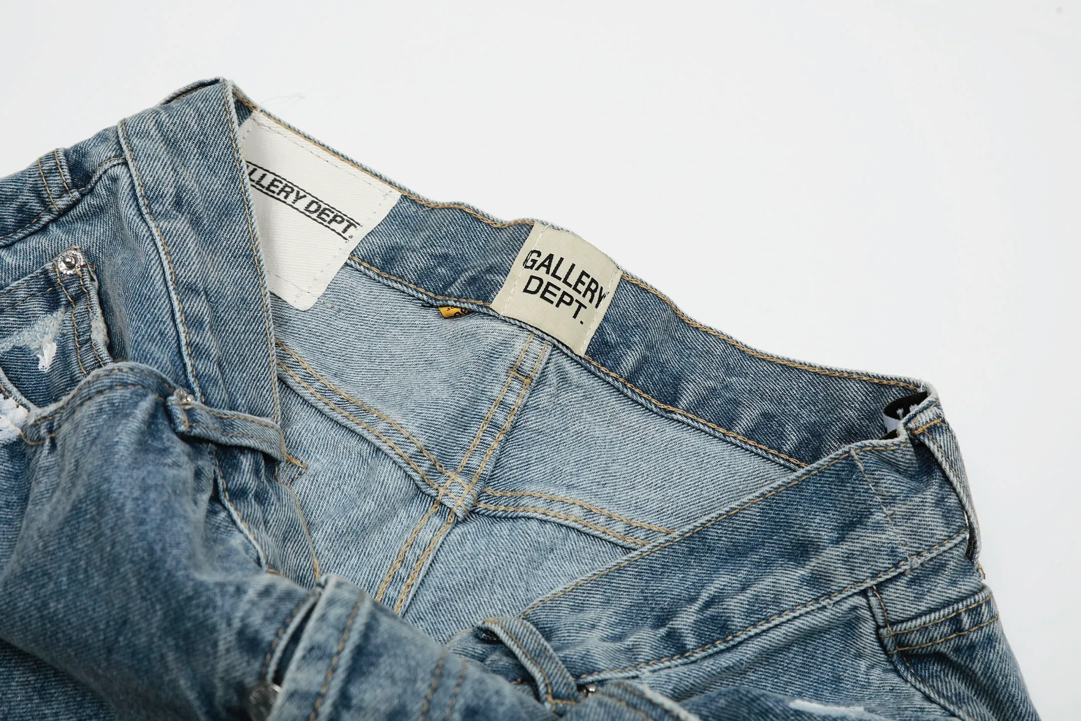 #8149 P250💰 GALLERY DEPT. Vintage hole patched and randomly tied loose washed flared jeans - truly restore the ultimate texture of Vintage - original hardware accessories, washed and other elevators, QR code analysis are all purchased from the original factory, high degree of restoration, you are welcome to compare with a certain product ~ - three-dimensional version, loose and comfortable, not picky about the figure, tall and slim, factory Seiko, original quality control, same style for men and women, can be matched with couples, versatile recommendation, must-have jeans for all seasons -Size: 28 30 32 34 36